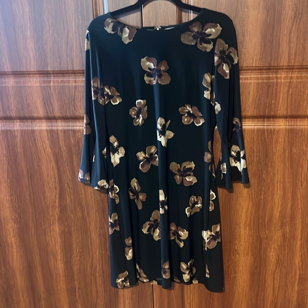 Tommy hilfiger bell sleeve dress size 6